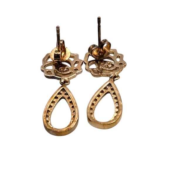 Pierced Floral Teardrop Dangle Earrings R&R Small Surgical Butterfly Gold Tone - Picture 9 of 9